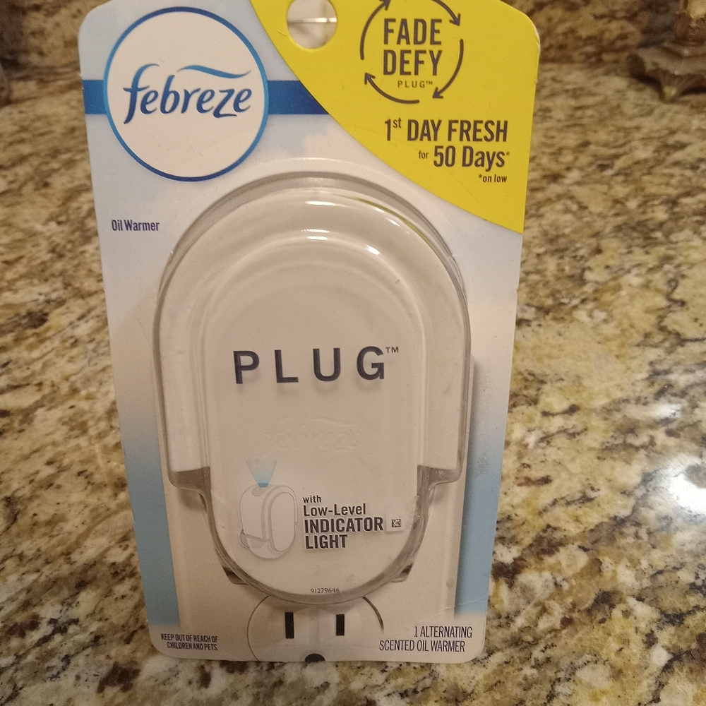 Febreze Plug Oil Warmer - White and Blue